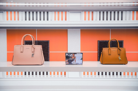 Koleksi terbaru Michael Kors edisi Spring 2025, Laila Bag. Foto: Michael Kors