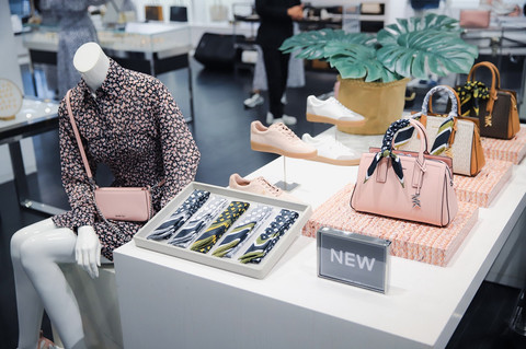 Berbagai koleksi terbaru di store Michael Kors Kota Kasablanka Mall. Foto: Michael Kors