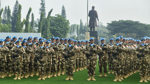 Pasukan Kontingen Garuda UNIFIL mengikuti upacara Pelepasan Satgas TNI Kontingen Garuda UNIFIL 2025 di Lapangan Prima, Mabes TNI, Jakarta, Rabu (9/4/2025). Foto: ANTARA FOTO/Muhammad Adimaja