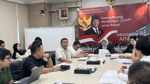 Audiensi sekaligus proses validasi dan verifikasi data konsumen Meikarta bersama perwakilan PT Mahkota Sentosa Utama (MSU) dan Kementerian PKP, Kamis (10/4/2025). Foto:  Fariza/kumparan
