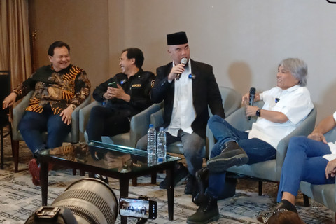 Konferensi pers AKSI bersama Rayen Pono dan Kadri Mohamad di Senayan, Jakarta Pusat, Kamis (10/4/2025). Foto: Vincentius Mario/kumparan