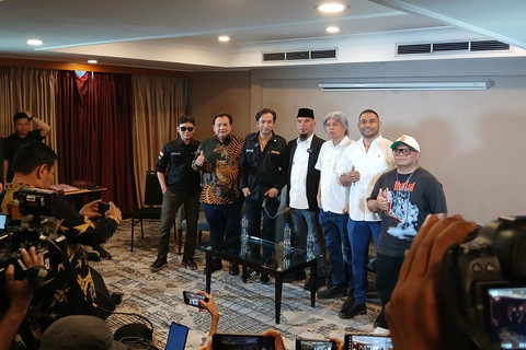 Konferensi pers AKSI bersama Rayen Pono dan Kadri Mohamad di Senayan, Jakarta Pusat, Kamis (10/4/2025). Foto: Vincentius Mario/kumparan