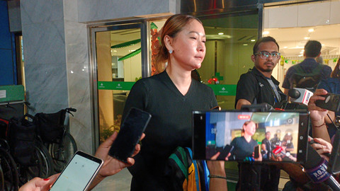 Pedangdut Inul Daratista di RS Medistra, Jakarta, Kamis (10/4/2025).   Foto: Aprilandika Pratama/kumparan