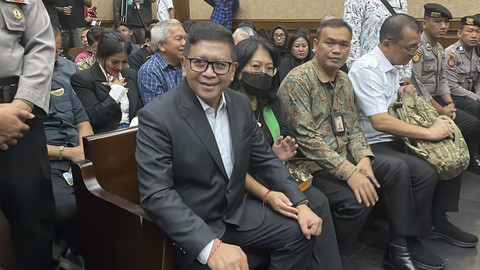 Sekjen PDIP Hasto Kristiyanto bersiap menjalani sidang putusan di Pengadilan Tindak Pidana Korupsi, Jakarta, Jumat (11/4/2025). Foto: Fadhil Pramudya/kumparan