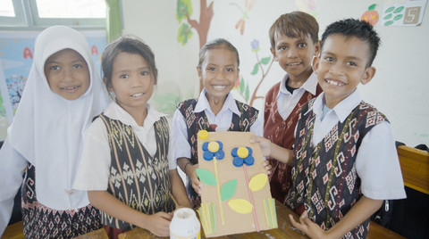 AIA Healthiest Schools Program (AHS) ajarkan murid SD dan SMP tentang gaya hidup sehat. Foto: AIA Indonesia