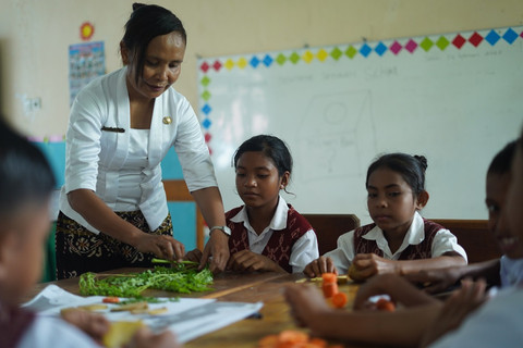 AIA Healthiest Schools Program (AHS) ajarkan murid SD dan SMP tentang gaya hidup sehat. Foto: AIA Indonesia