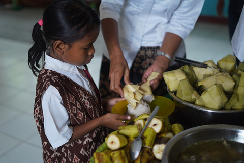 AIA Healthiest Schools Program (AHS) ajarkan murid SD dan SMP tentang gaya hidup sehat. Foto: AIA Indonesia