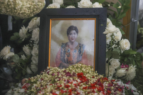 Suasana pemakaman pemeran film serta penyanyi Titiek Puspa di TPU Tanah Kusir, Jakarta, Jumat (11/4/2025). Foto: Agus Apriyanto