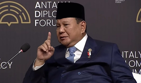 Presiden Prabowo Subianto berbicara dalam salah satu sesi Antalya Diplomacy Forum (ADF) 2025 yang digelar di Kota Antalya, Turki, Jumat (11/4). Foto: Dok. antalyadf