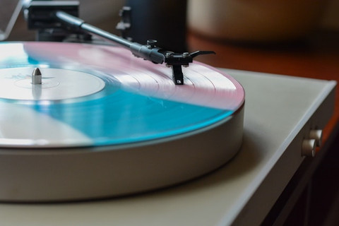 Ilustrasi Makna Lagu See Isha. Foto: dok. Unsplash/Lee Campbell