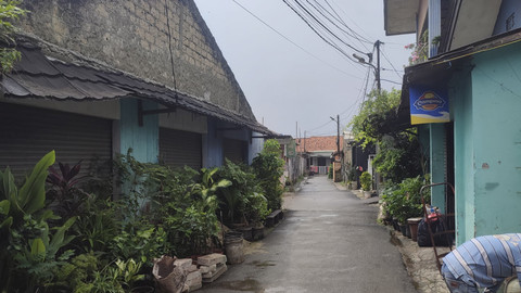 Suasana sekitar rumah bayi yang terkena ISPA karena diduga aktivitas pembakaran sampah di Tangerang Selatan. Foto: Rachmadi Rasyad/kumparan