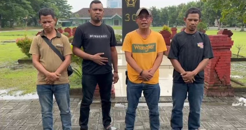 Empat orang debt collector minta maaf usai lakukan aksi premanisme di Markas Kodam V/Brawijaya. Foto: Dok. Kodam V/Brawijaya