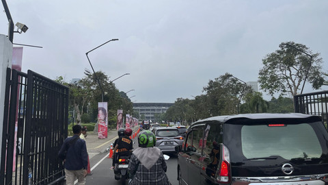 Suasana di kompleks Gelora Bung Karno, Senayan, Jakarta, Sabtu (12/4/2025). Foto: Haya Syahira/kumparan