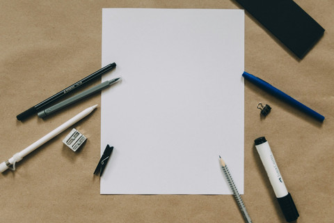 Ilustrasi Daftar Dokumen yang Harus Dibawa untuk UTBK SNBT 2025. Sumber: Unsplash/Kelly Sikkema
