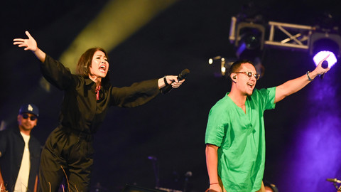 Kelompok musik Maliq & D'Essentials menghibur penggemarnya saat tampil dalam International Golo Mori Jazz 2025 di kawasan The Golo Mori, Manggarai Barat, Nusa Tenggara Timur, Sabtu (12/4/2025).  Foto: ANTARA FOTO/Fikri Yusuf