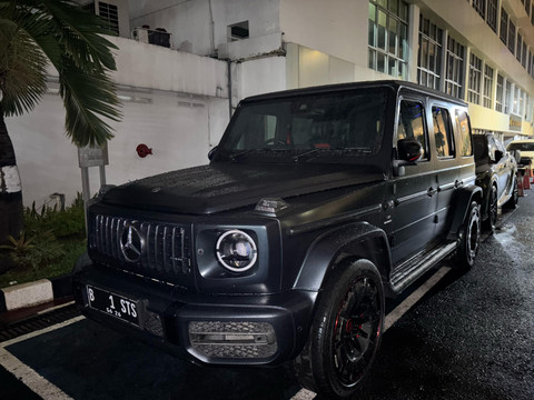 Sejumlah barang bukti mobil yang disita dari Ketua PN Jaksel, Muhammad Arif Nuryanta oleh Kejagung RI, Sabtu (12/4). Foto: Abid Raihan/kumparan