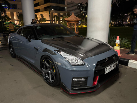 Sejumlah barang bukti mobil yang disita dari Ketua PN Jaksel, Muhammad Arif Nuryanta oleh Kejagung RI, Sabtu (12/4). Foto: Abid Raihan/kumparan