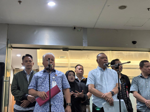 Konferensi Pers Penetapan Tersangka Ketua PN Jaksel, Muhammad Arif Nuryanta di Kejagung RI, Jakarta Selatan pada Sabtu (12/4). Foto: Abid Raihan/kumparan