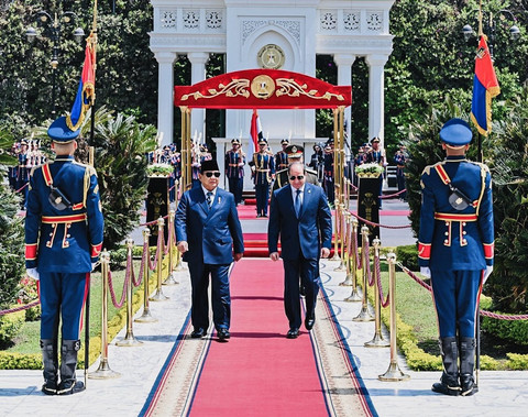 Presiden Prabowo bertemu dengan Presiden El-Sisi di Kairo, Mesir. Keduanya menandatangani perjanjian kerja sama dua negara.  Foto: Instagram/@prabowo