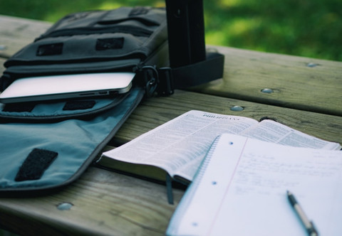 Ilustrasi Contoh Soal Prakarya Kelas 8 Semester 2     Sumber Unsplash/Aaron Burden