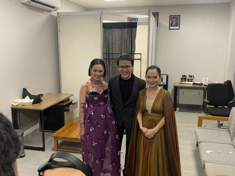 Penyanyi Andien dan Sheila Majid menghadirkan kejutan spesial di International Golo Mori Jazz, Golo Mori Convention Centre, Labuan Bajo, NTT pada Sabtu (12/4/2025). Foto: Vincentius Mario/kumparan