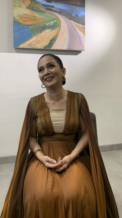 Sheila Majid menghadirkan kejutan spesial di International Golo Mori Jazz, Golo Mori Convention Centre, Labuan Bajo, NTT pada Sabtu (12/4/2025). Foto: Vincentius Mario/kumparan