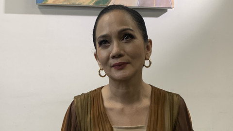 Sheila Majid menghadirkan kejutan spesial di International Golo Mori Jazz, Golo Mori Convention Centre, Labuan Bajo, NTT pada Sabtu (12/4/2025). Foto: Vincentius Mario/kumparan