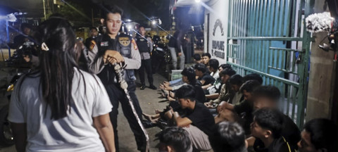 Polisi mengamankan 19 remaja yang diduga hendak tawuran di kawasan Penjaringan, Jakarta Utara, Minggu (13/4/2025). Foto: Dok. Istimewa