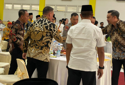Ketua DPD Partai Golkar Kalbar, Maman Abudurrahman saat bersilaturahmi dengan Forkopimda Kalbar di acara Halal Bihalal Partai Golkar. Foto: Yulia Ramadhiyanti/Hi!Pontianak
