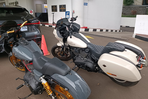 Tambahan barang bukti yang disita terkait kasus dugaan suap dan gratifikasi dalam vonis perkara CPO di Kejaksaan Agung RI, Jakarta, Minggu (13/4/2025). Foto: Fadhil Pramudya/kumparan