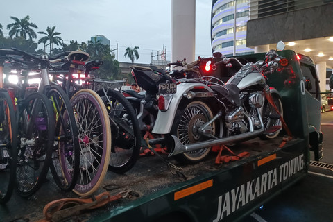 Tambahan sebanyak 19 unit sepeda motor dan 7 unit sepeda barang bukti yang disita terkait kasus dugaan suap dan gratifikasi dalam vonis perkara CPO, di Kejaksaan Agung RI, Jakarta, Minggu (13/4/2025). Foto: Fadhil Pramudya/kumparan