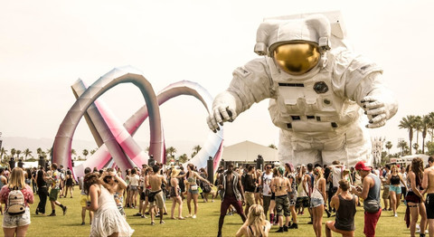 Ilustrasi Cara Nonton Live Streaming Coachella 2025  Sumber Unsplash/Andrew Ruiz
