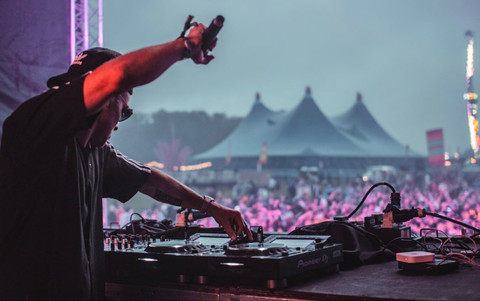 Ilustrasi Cara Nonton Live Streaming Coachella 2025  Sumber Unsplash/Arthur Edelmans