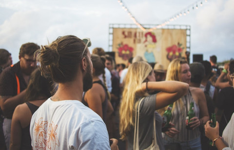 Ilustrasi Cara Nonton Live Streaming Coachella 2025  Sumber Unsplash/Marvin Meyer