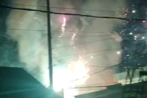 Kebakaran toko petasan di Leuwiliang, Bogor, Minggu (13/4/2025). Foto: Dok. Istimewa