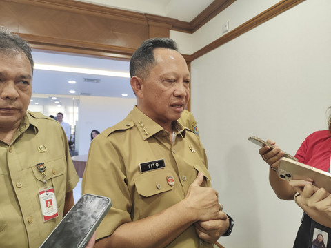 Menteri Dalam Negeri (Mendagri) Tito Karnavian di Kantor KemenkoPangan, Jakarta Pusat, Senin (14/4/2025). Foto: Alya Zahra/kumparan