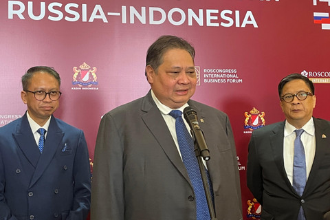 Menko Bidang Perekonomian Airlangga Hartarto menghadiri Forum Bisnis Kadin Indonesia-Rusia di Hotel Raffles Jakarta, Senin (14/4/2025). Foto: Tiara Hasna/kumparan