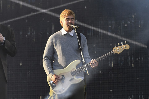 Calum Hood salah satu personel band 5 Seconds of Summer. Foto: Valerie Macon/AFP