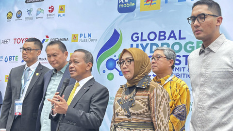 Menteri ESDM Bahlil Lahadalia di Senayan JCC, Selasa (15/4/2025). Foto: Ave Airiza Gunanto/kumparan