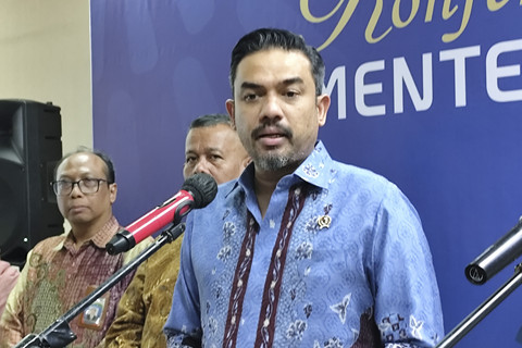 Menteri Usaha Mikro, Kecil dan Menengah (UMKM) Maman Abdurrahman di kantornya, Selasa (15/4/2025). Foto: Widya Islamiati/kumparan