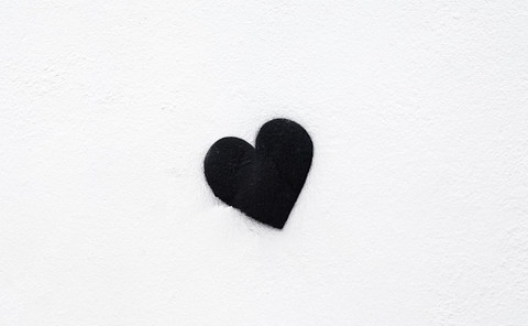 Ilustrasi Makna Lagu Only Love Can Hurt Like This  Sumber Unsplash/Ed Robertson