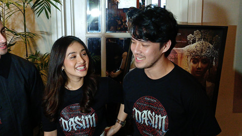 Artis Zulfa Maharani (kiri) dan Morga Oey (kanan) usai Konferensi Pers Perilisan Trailer Film Dasim. Foto: Aprilandika Pratama/kumparan