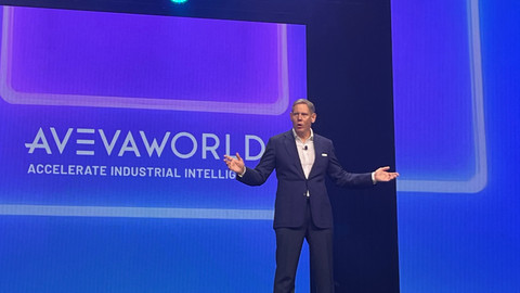 CEO Aveva, Caspar Herzberg, di panggung acara Aveva World 2025 yang berlangsung di San Francisco, AS, pada 8 hingga 10 April 2025. Foto: Tiara Hasna/kumparan
