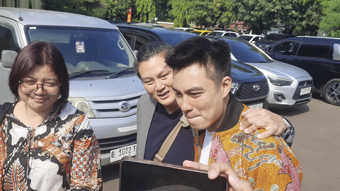 Baim Wong di Pengadilan Agama Jakarta Selatan, Rabu (16/4/2025). Foto: Giovanni/kumparan