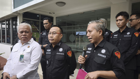 (Kiri-kanan) Kapuspenkum Kejagung, Harli Siregar; Direktur A Jampidum Kejagung, Nanang Ibrahim Soleh; dan Koordinator Ketua Tim Peneliti Jaksa P16, Sunarwan di Kejaksaan Agung, Jakarta, Rabu (16/4/2025). Foto: Abid Raihan/kumparan