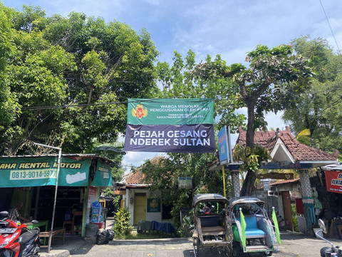 Warga yang tinggal di sekitar kawasan Stasiun Lempuyangan, Yogyakarta, menolak penggusuran rumah mereka oleh PT Kereta Api Indonesia (KAI). Foto: Dok. Resti Damayanti/Pandangan Jogja