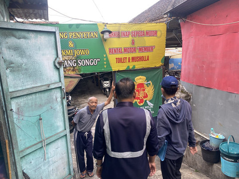 Salah seorang warga di sekitar kawasan Stasiun Lempuyangan, Yogyakarta. Foto: Dok. Resti Damayanti/Pandangan Jogja