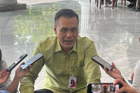 Staf Khusus Gubernur Jakarta Bidang Komunikasi Publik Chico Hakim saat di wawancarai di Balai Kota, Jakarta Pusat, Rabu (16/4/2025) Foto: Rayyan Farhansyah/kumparan