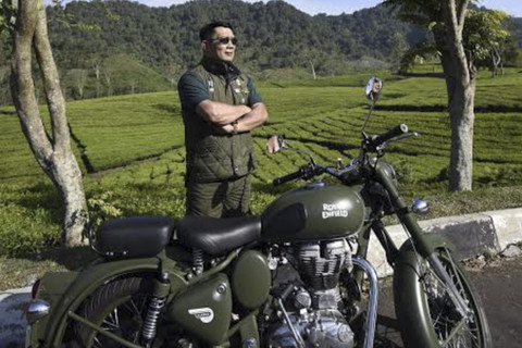 Royal Enfield Classic 500 Battle Green milik Ridwan Kamil. Foto: Instagram/ @ridwankamil 