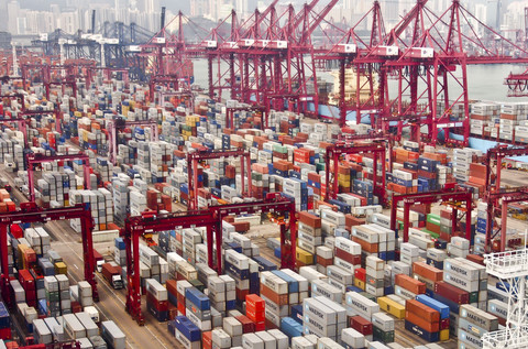 Ilustrasi Pelabuhan Peti Kemas di Hongkong. Foto: Shutterstock